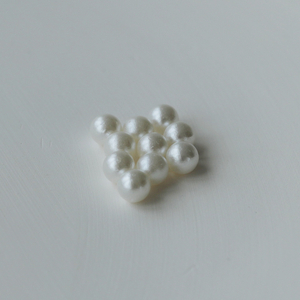 Perles plastiques rondes 5mm168 non perforées à la machine